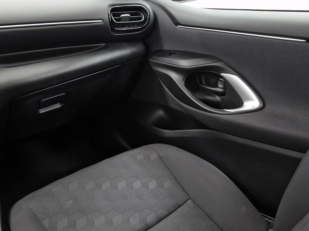 Toyota Yaris 1.5 120H Active Plus 28 Toyota Yaris 1.5 120H Active Plus 28