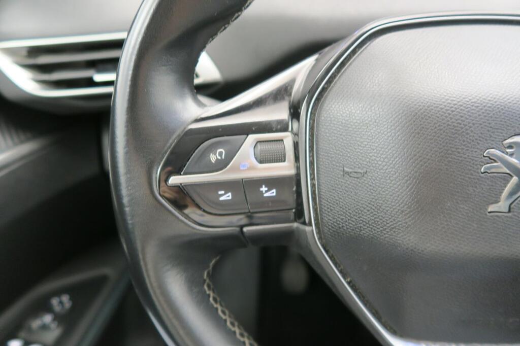 Peugeot 3008 1.2 PureTech 96KW (130CV) S&S Allure 11 Peugeot 3008 1.2 PureTech 96KW (130CV) S&S Allure 11