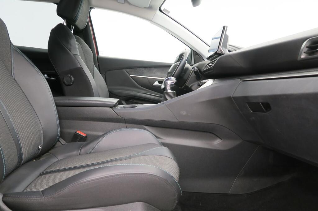 Peugeot 3008 1.2 PureTech 96KW (130CV) S&S Allure 13 Peugeot 3008 1.2 PureTech 96KW (130CV) S&S Allure 13