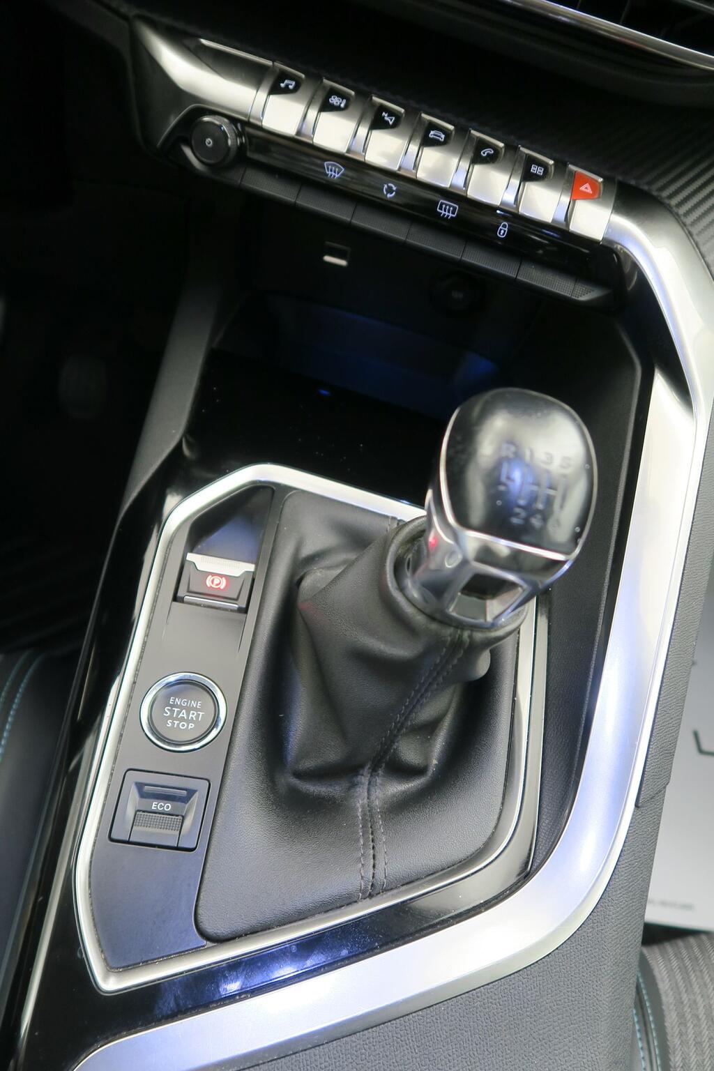 Peugeot 3008 1.2 PureTech 96KW (130CV) S&S Allure 10 Peugeot 3008 1.2 PureTech 96KW (130CV) S&S Allure 10