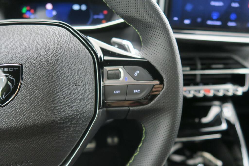 Peugeot 208 GT HYBRID 100 eDCS6 12 Peugeot 208 GT HYBRID 100 eDCS6 12