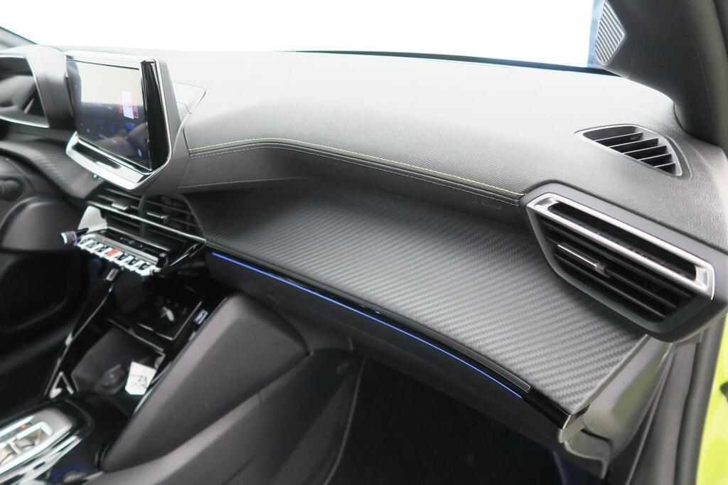 Peugeot 208 GT HYBRID 100 eDCS6 13 Peugeot 208 GT HYBRID 100 eDCS6 13