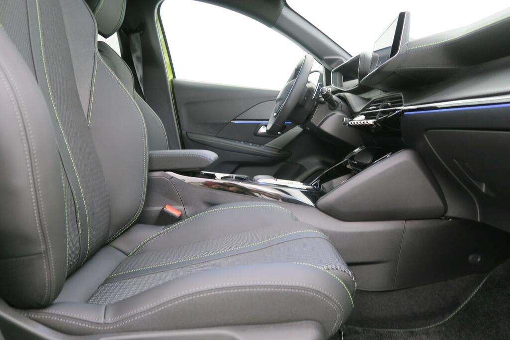 Peugeot 208 GT HYBRID 100 eDCS6 14 Peugeot 208 GT HYBRID 100 eDCS6 14