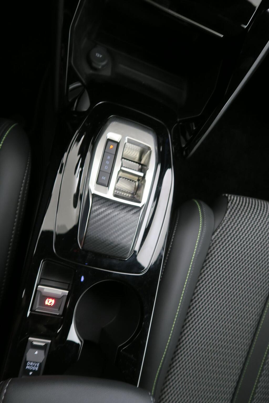 Peugeot 208 GT HYBRID 100 eDCS6 10 Peugeot 208 GT HYBRID 100 eDCS6 10