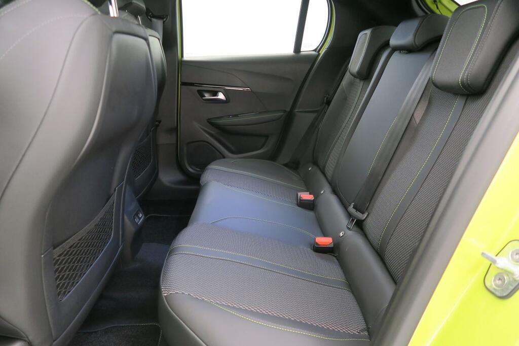 Peugeot 208 GT HYBRID 100 eDCS6 16 Peugeot 208 GT HYBRID 100 eDCS6 16