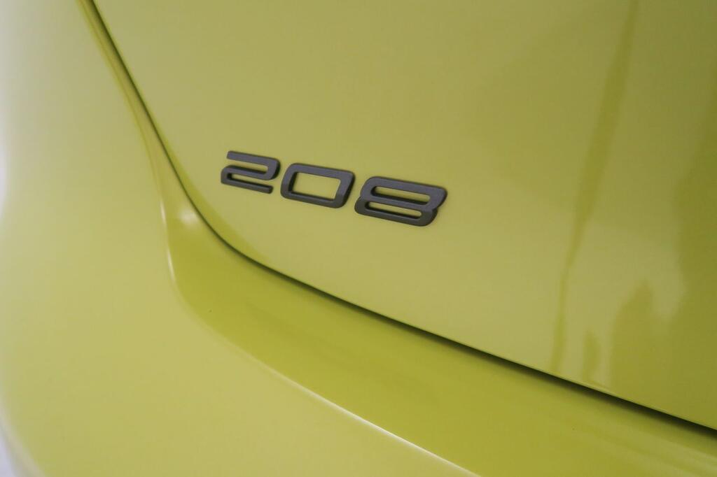 Peugeot 208 GT HYBRID 100 eDCS6 19 Peugeot 208 GT HYBRID 100 eDCS6 19