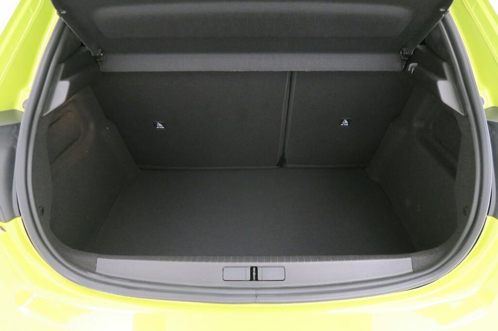 Peugeot 208 GT HYBRID 100 eDCS6 17 Peugeot 208 GT HYBRID 100 eDCS6 17