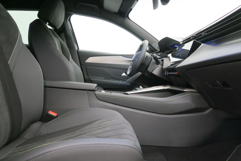 Peugeot 308 5P GT Eléctrico 115kW (156CV) 54kWh 13 Peugeot 308 5P GT Eléctrico 115kW (156CV) 54kWh 13