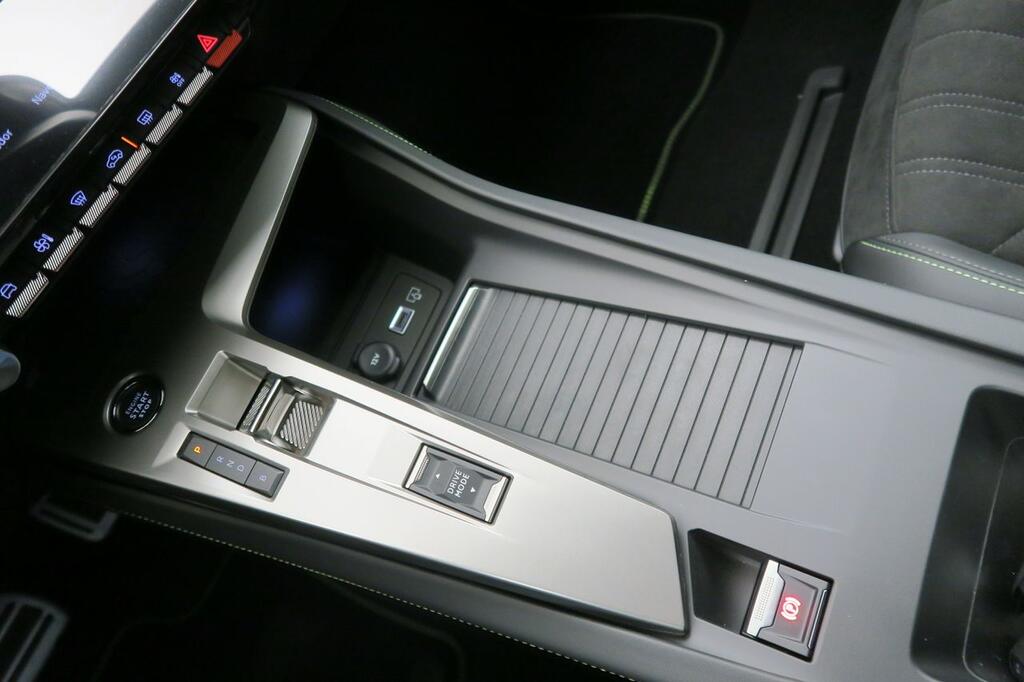 Peugeot 308 5P GT Eléctrico 115kW (156CV) 54kWh 9 Peugeot 308 5P GT Eléctrico 115kW (156CV) 54kWh 9