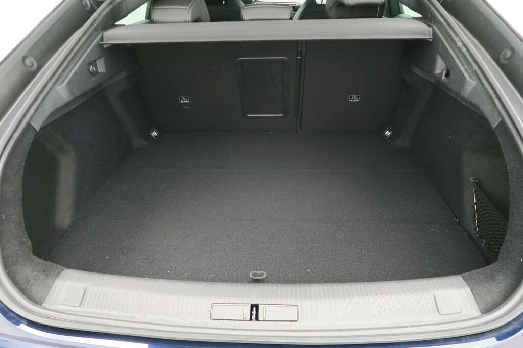 Peugeot 508 Hybrid 5P GT HYBRID 180 e-EAT8 17 Peugeot 508 Hybrid 5P GT HYBRID 180 e-EAT8 17
