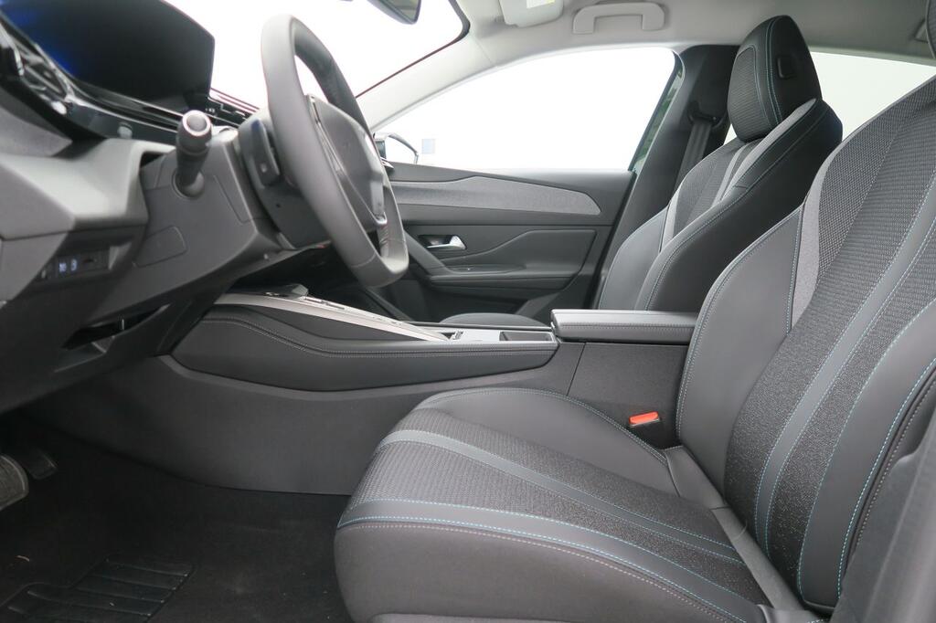 Peugeot 308 5P Allure Hybrid PHEV 180 e-EAT8 15 Peugeot 308 5P Allure Hybrid PHEV 180 e-EAT8 15