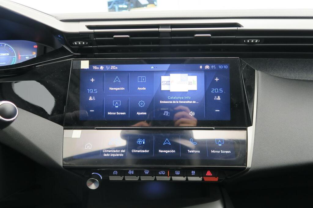 Peugeot 308 5P Allure Hybrid PHEV 180 e-EAT8 7 Peugeot 308 5P Allure Hybrid PHEV 180 e-EAT8 7