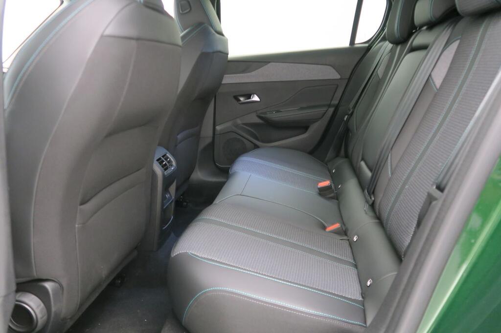 Peugeot 308 5P Allure Hybrid PHEV 180 e-EAT8 16 Peugeot 308 5P Allure Hybrid PHEV 180 e-EAT8 16