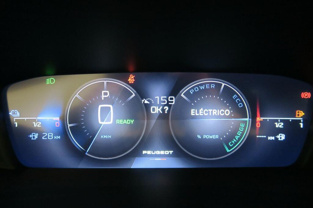 Peugeot 308 5P Allure Hybrid PHEV 180 e-EAT8 8 Peugeot 308 5P Allure Hybrid PHEV 180 e-EAT8 8