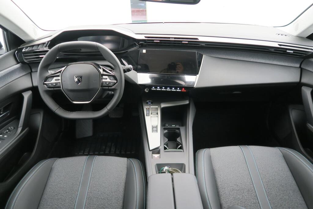 Peugeot 308 5P Allure Hybrid PHEV 180 e-EAT8 12 Peugeot 308 5P Allure Hybrid PHEV 180 e-EAT8 12