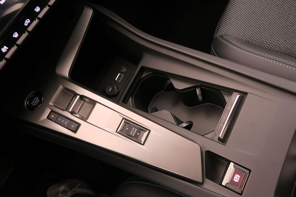 Peugeot 308 5P Allure Hybrid PHEV 180 e-EAT8 9 Peugeot 308 5P Allure Hybrid PHEV 180 e-EAT8 9