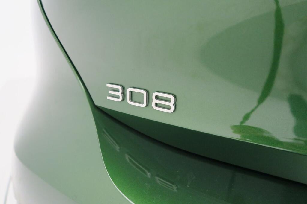 Peugeot 308 5P Allure Hybrid PHEV 180 e-EAT8 18 Peugeot 308 5P Allure Hybrid PHEV 180 e-EAT8 18