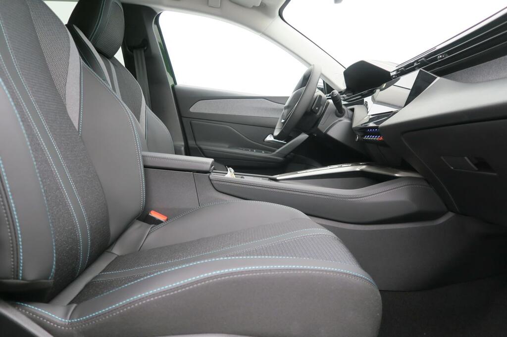 Peugeot 308 5P Allure Hybrid PHEV 180 e-EAT8 14 Peugeot 308 5P Allure Hybrid PHEV 180 e-EAT8 14