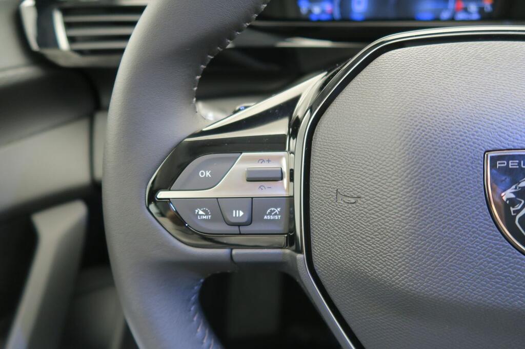 Peugeot 308 5P Active Hybrid 180 eEAT8 12 Peugeot 308 5P Active Hybrid 180 eEAT8 12