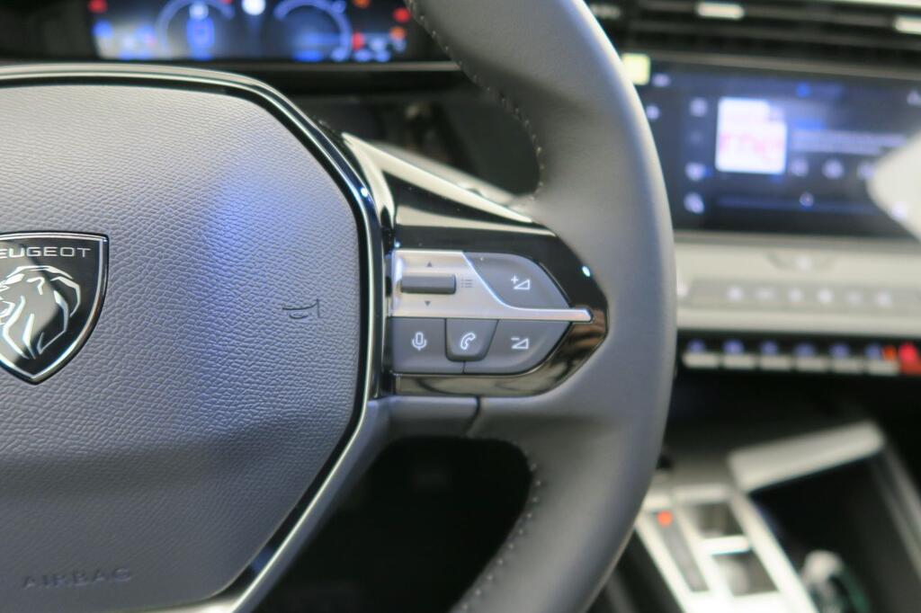 Peugeot 308 5P Active Hybrid 180 eEAT8 10 Peugeot 308 5P Active Hybrid 180 eEAT8 10