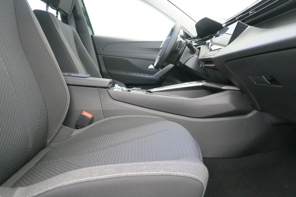 Peugeot 308 5P Active Hybrid 180 eEAT8 15 Peugeot 308 5P Active Hybrid 180 eEAT8 15