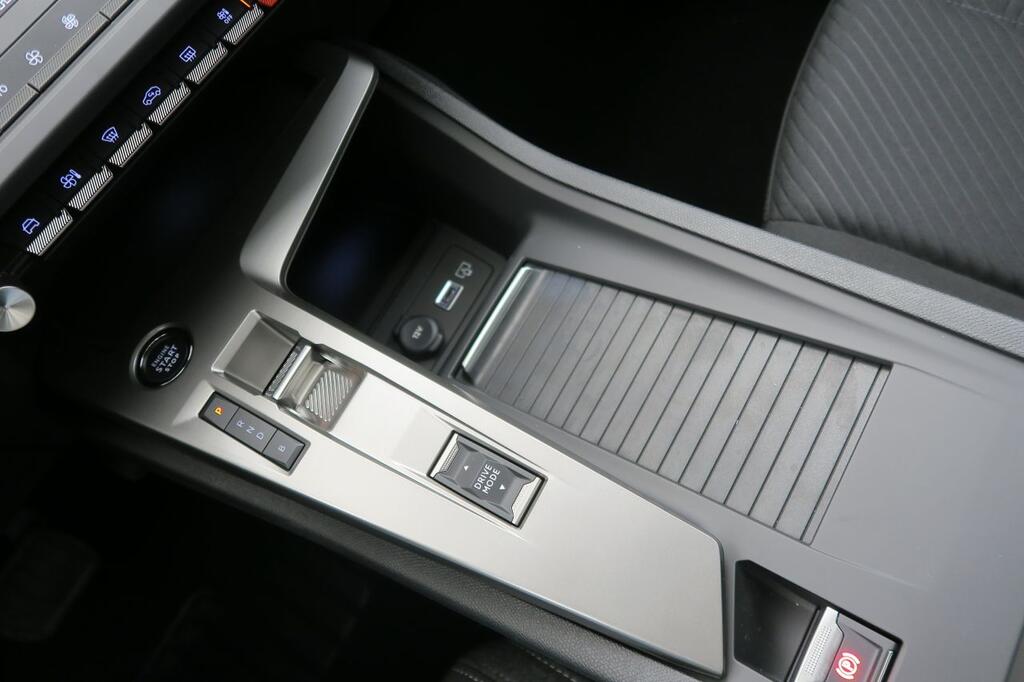 Peugeot 308 5P Active Hybrid 180 eEAT8 11 Peugeot 308 5P Active Hybrid 180 eEAT8 11