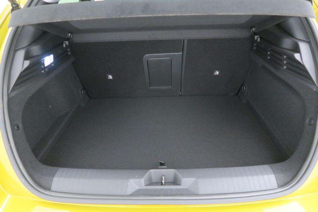 Opel Astra 1.6T Hybrid 132kW (180CV) Elegance Auto 16 Opel Astra 1.6T Hybrid 132kW (180CV) Elegance Auto 16