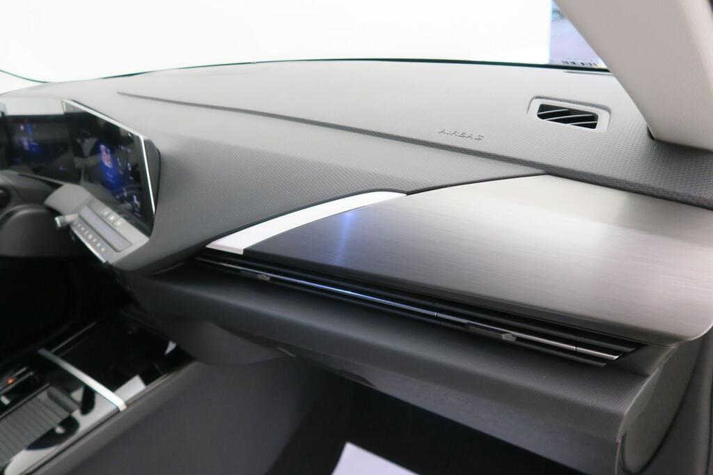 Opel Astra 1.6T Hybrid 132kW (180CV) Elegance Auto 13 Opel Astra 1.6T Hybrid 132kW (180CV) Elegance Auto 13