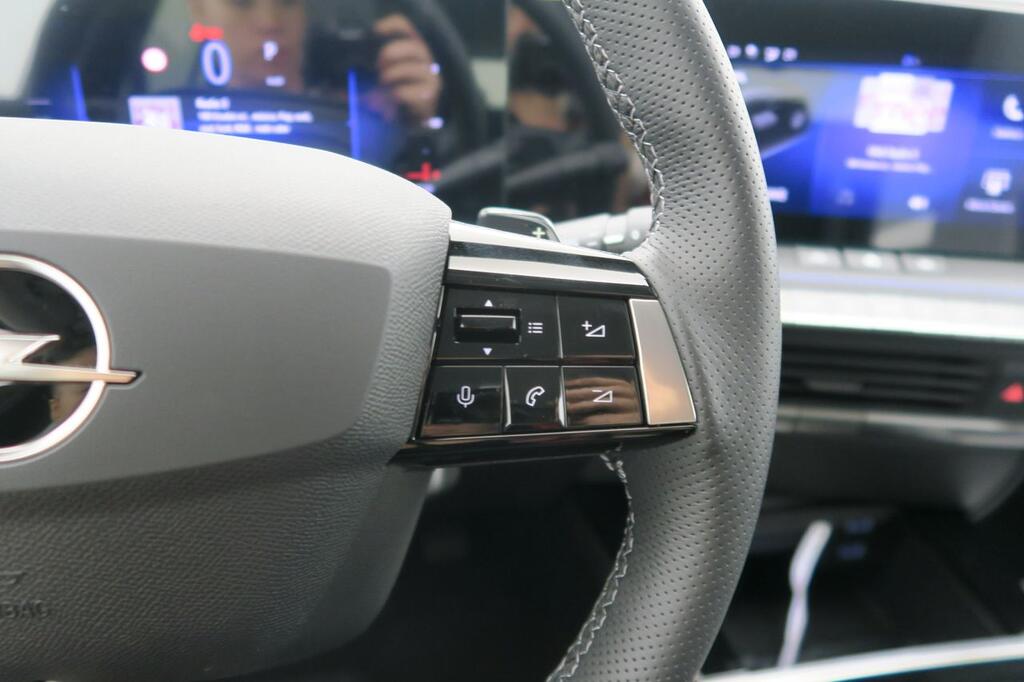 Opel Astra 1.6T Hybrid 132kW (180CV) Elegance Auto 11 Opel Astra 1.6T Hybrid 132kW (180CV) Elegance Auto 11