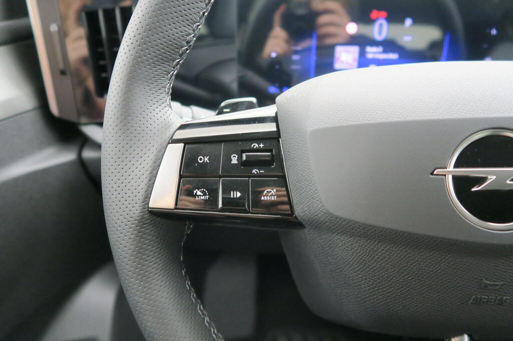 Opel Astra 1.6T Hybrid 132kW (180CV) Elegance Auto 10 Opel Astra 1.6T Hybrid 132kW (180CV) Elegance Auto 10