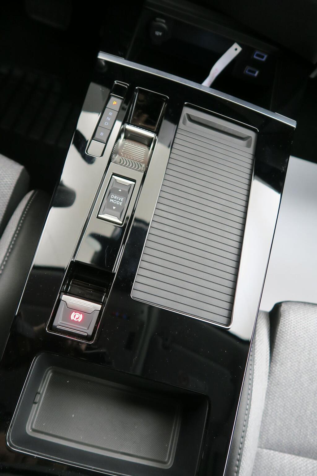 Opel Astra 1.6T Hybrid 132kW (180CV) Elegance Auto 7 Opel Astra 1.6T Hybrid 132kW (180CV) Elegance Auto 7