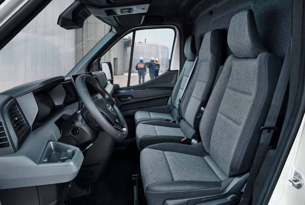 Nissan Interstar 2.0 DCI 96KW ACENTA L3H2 3.5T 4P 6 Nissan Interstar 2.0 DCI 96KW ACENTA L3H2 3.5T 4P 6