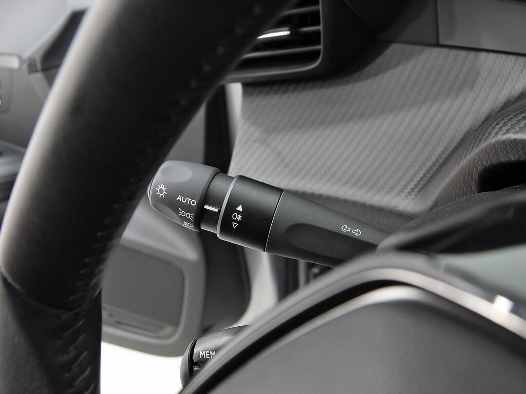 Peugeot 208 Allure Puretech 100 16