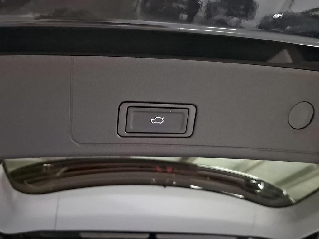 Ebro S800 1.5 TGDI PHEV Luxury E-CVT 35 Ebro S800 1.5 TGDI PHEV Luxury E-CVT 35