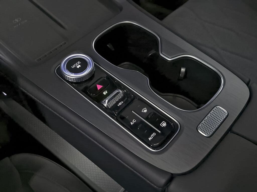 Ebro S800 1.5 TGDI PHEV Luxury E-CVT 27 Ebro S800 1.5 TGDI PHEV Luxury E-CVT 27