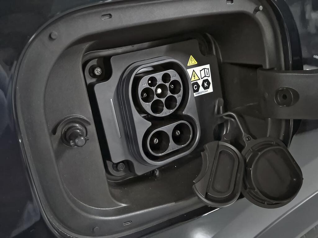 Ebro S800 1.5 TGDI PHEV Luxury E-CVT 36 Ebro S800 1.5 TGDI PHEV Luxury E-CVT 36