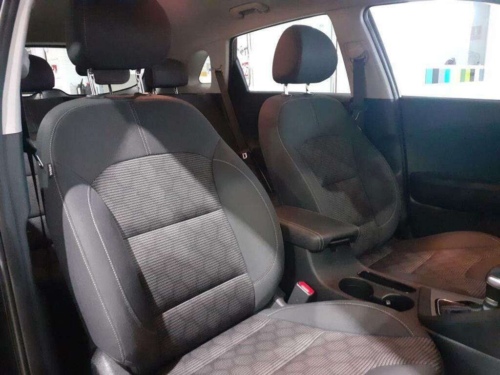 Kia Niro 1.6 GDi Híbrido 104kW (141CV) Drive 9 Kia Niro 1.6 GDi Híbrido 104kW (141CV) Drive 9
