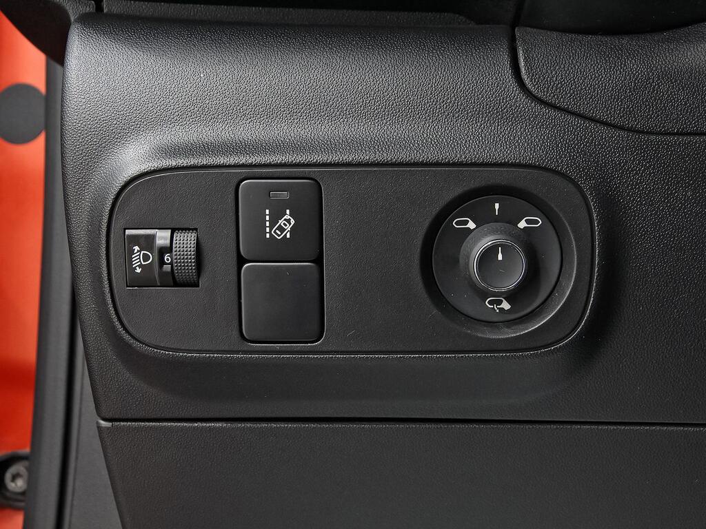 Citroën C3 PureTech 60KW (82CV) SHINE 14 Citroën C3 PureTech 60KW (82CV) SHINE 14