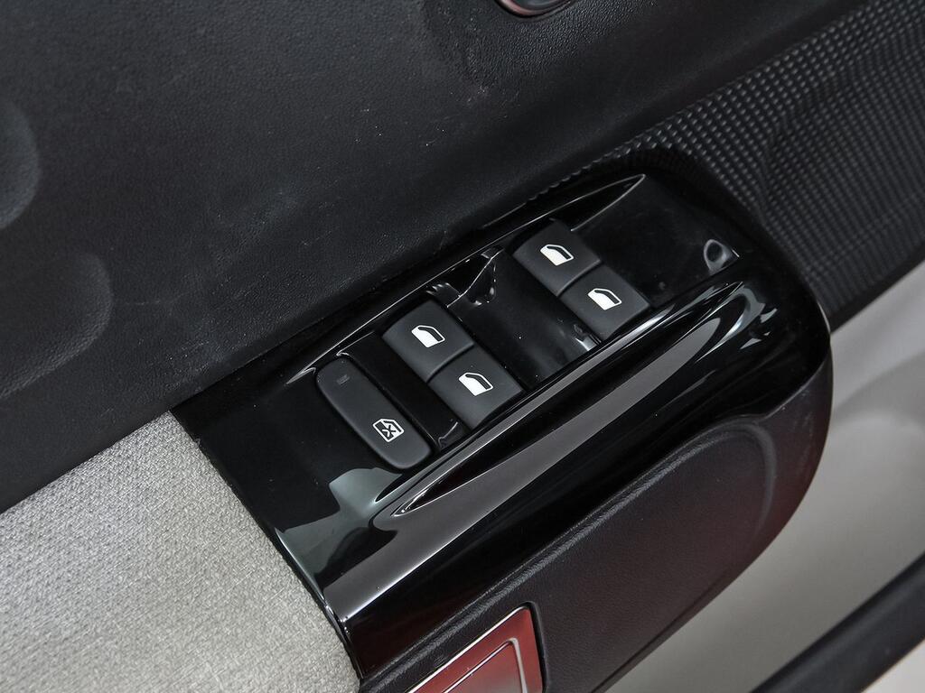 Citroën C3 PureTech 60KW (82CV) SHINE 13 Citroën C3 PureTech 60KW (82CV) SHINE 13