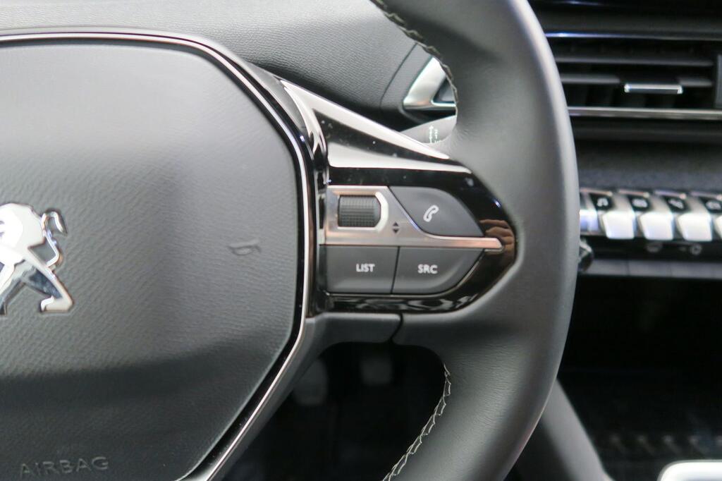 Peugeot 3008 1.2 PureTech 96KW S&S Allure Pack 12 Peugeot 3008 1.2 PureTech 96KW S&S Allure Pack 12