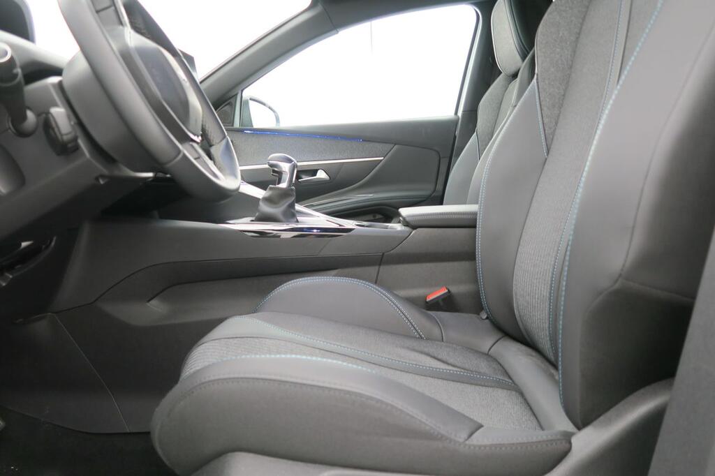 Peugeot 3008 1.2 PureTech 96KW S&S Allure Pack 16 Peugeot 3008 1.2 PureTech 96KW S&S Allure Pack 16