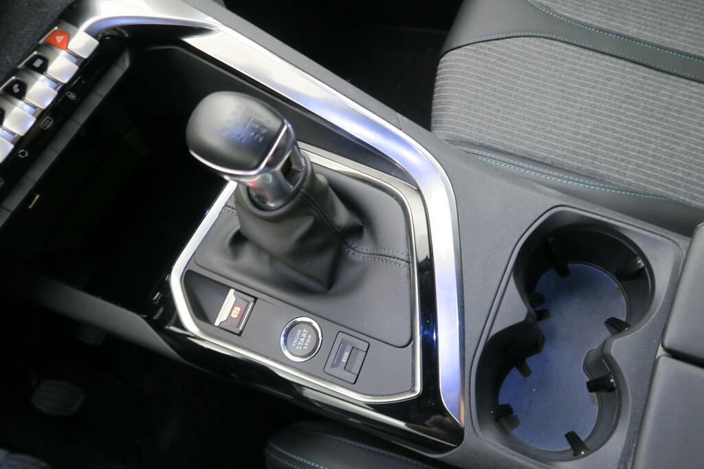 Peugeot 3008 1.2 PureTech 96KW S&S Allure Pack 10 Peugeot 3008 1.2 PureTech 96KW S&S Allure Pack 10