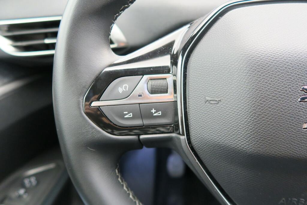 Peugeot 3008 1.2 PureTech 96KW S&S Allure Pack 11 Peugeot 3008 1.2 PureTech 96KW S&S Allure Pack 11