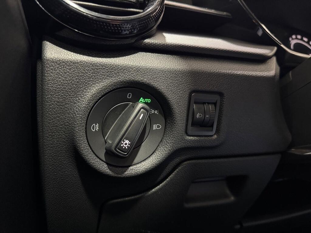 Skoda Fabia 1.0 MPI 59KW (80CV) Active 14 Skoda Fabia 1.0 MPI 59KW (80CV) Active 14