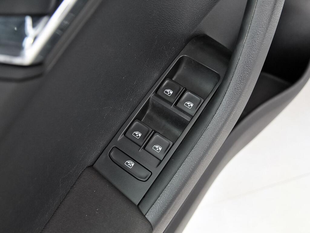 Skoda Fabia 1.0 TSI 70KW (95cv) Ambition 10 Skoda Fabia 1.0 TSI 70KW (95cv) Ambition 10