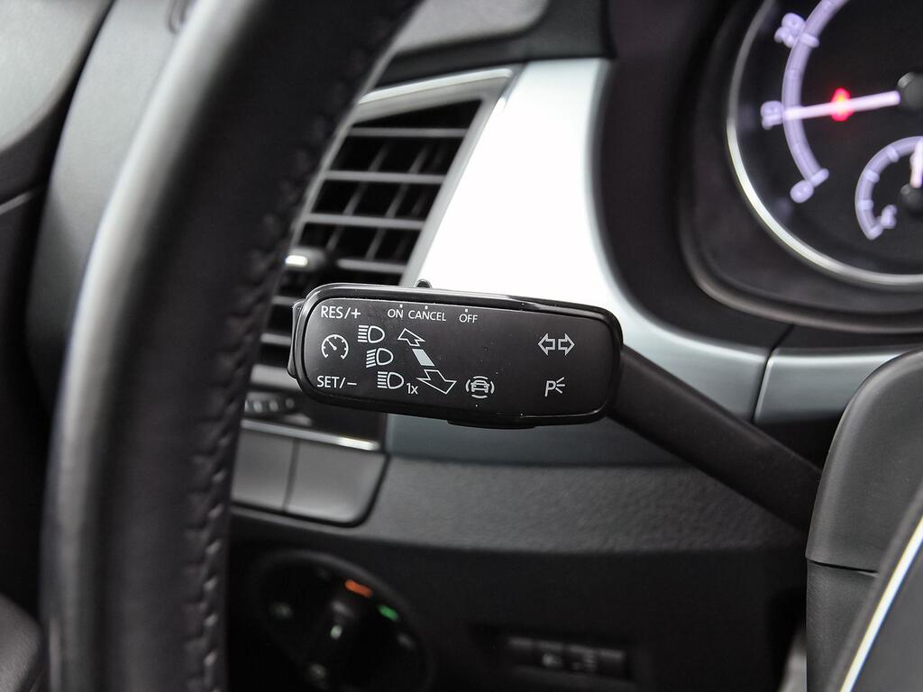 Skoda Fabia 1.0 TSI 70KW (95cv) Ambition 13 Skoda Fabia 1.0 TSI 70KW (95cv) Ambition 13