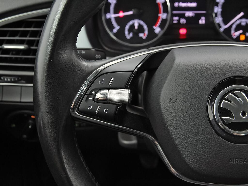 Skoda Fabia 1.0 TSI 70KW (95cv) Ambition 15 Skoda Fabia 1.0 TSI 70KW (95cv) Ambition 15