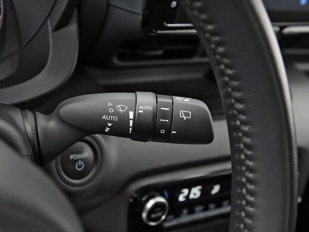 Toyota Yaris 1.5 120H Active Plus 16