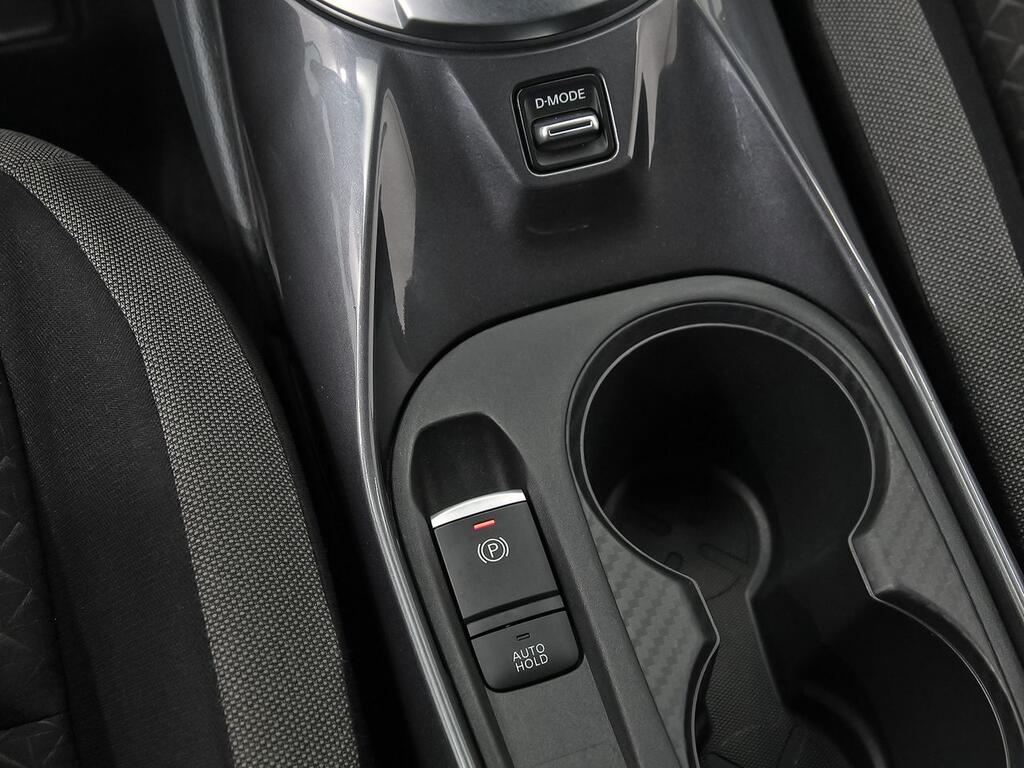 Nissan Juke DIG-T 84 kW (114 CV) 6M/T N-Connecta 29