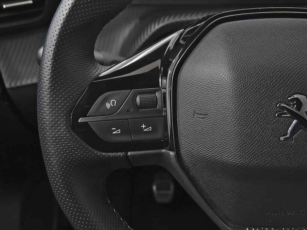 Peugeot 2008 GT Puretech 130 S&S 6 Vel. MAN 15